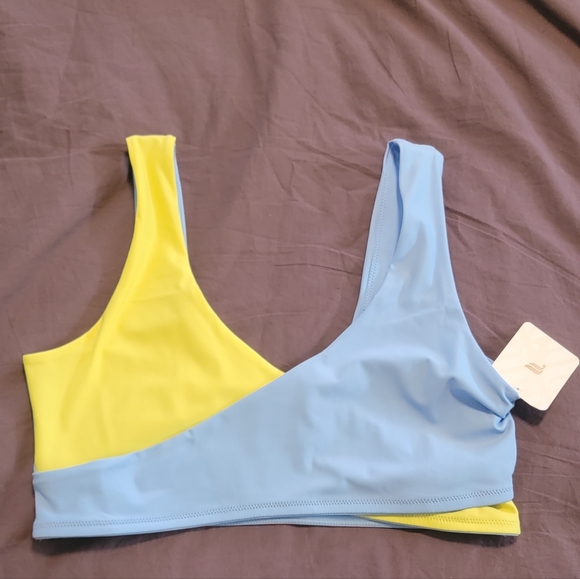 Fabletics crossover low impact sports bra - Picture 3 of 3